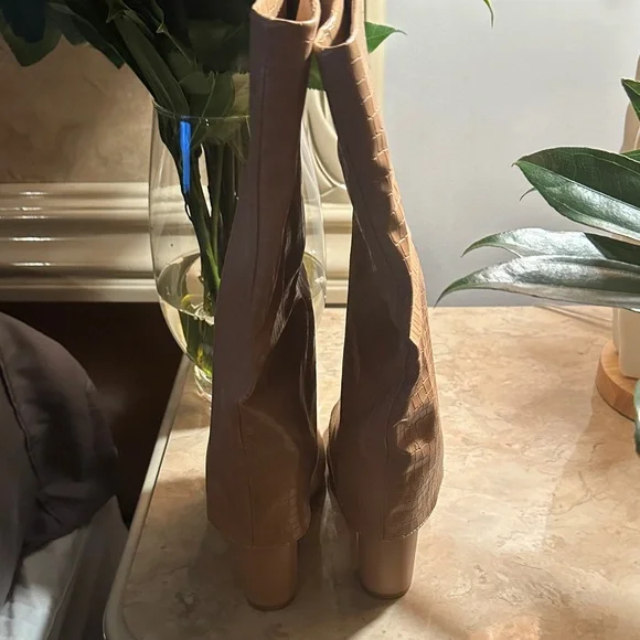 Pretty Little Thing Camel Women's Boots - Picture 3 of 6